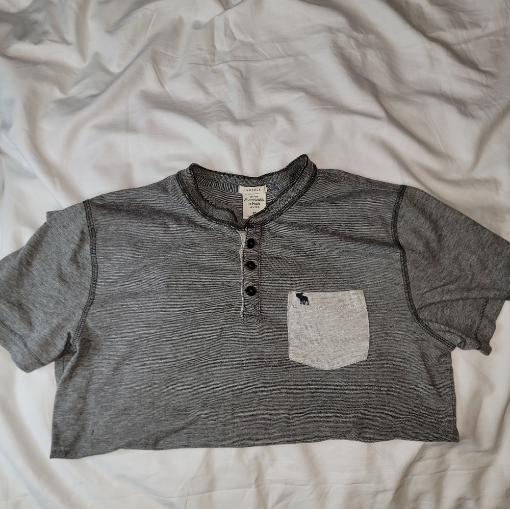 Abercrombie and Fitch Men's Muscle Pocket Tee Size Medium - Picture 2 of 6